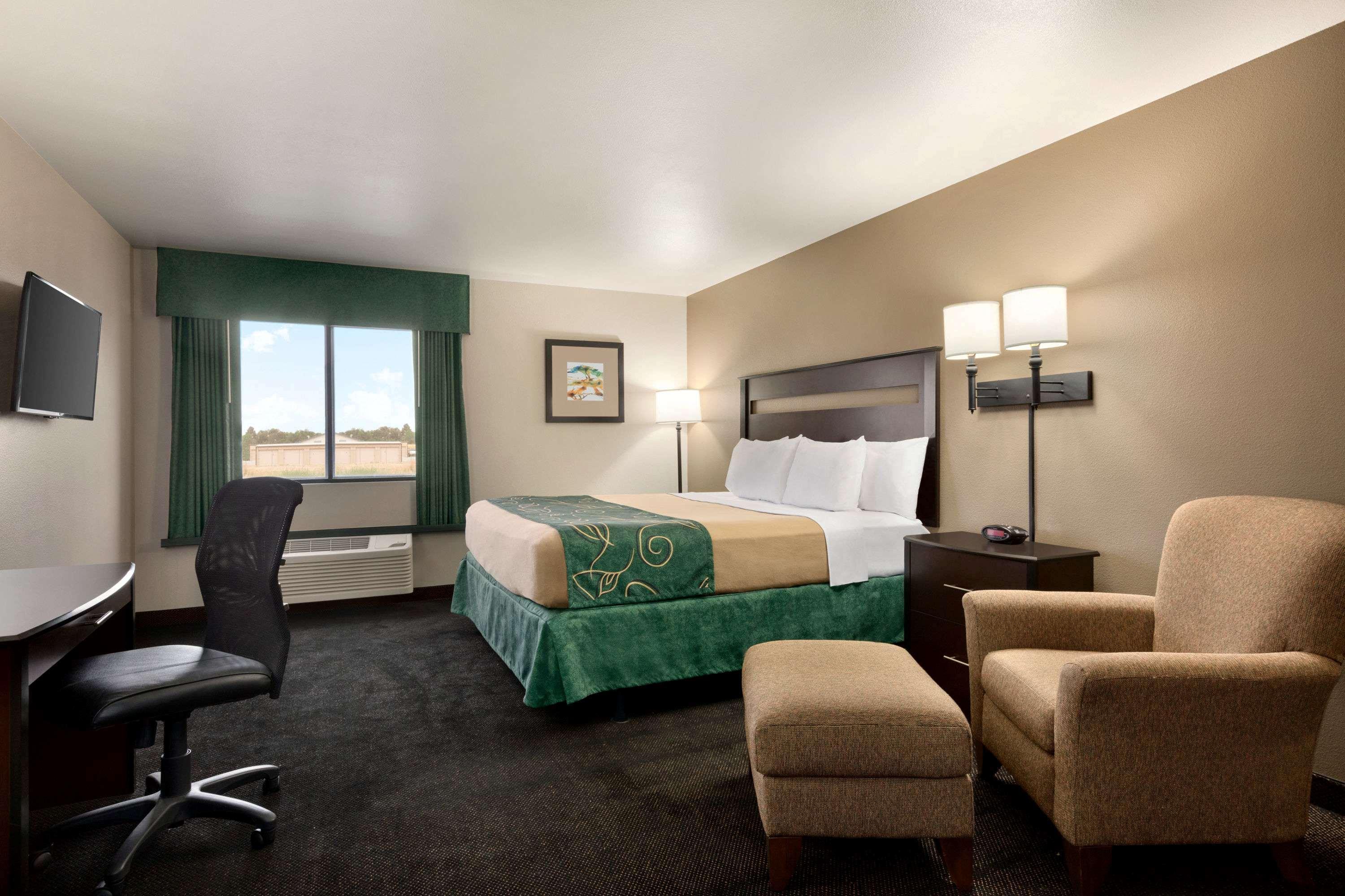Baymont By Wyndham Glendive Hotel Exterior photo
